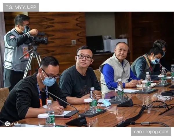 裁判沟通系统如何提升判罚准确性与场上协作效率解读