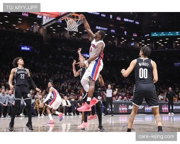 戴维斯内线高效背打提升球队禁区威胁明显拉开差距