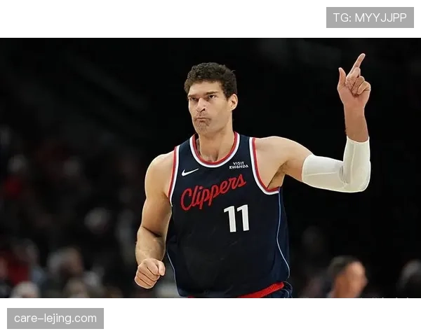 布鲁克·洛佩斯内线单打提升篮下效率显著拉开球队空间